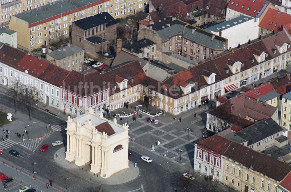 Luftaufnahme Potsdam - Brandenburger Tor am Luisenplatz in Potsdam