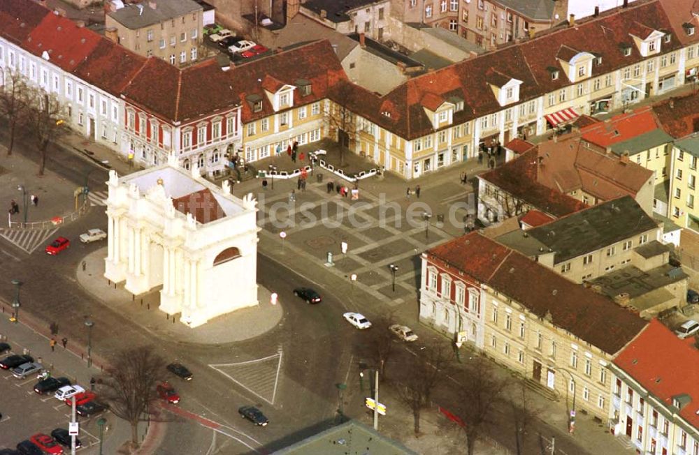 Luftaufnahme Potsdam - Brandenburger Tor am Luisenplatz in Potsdam