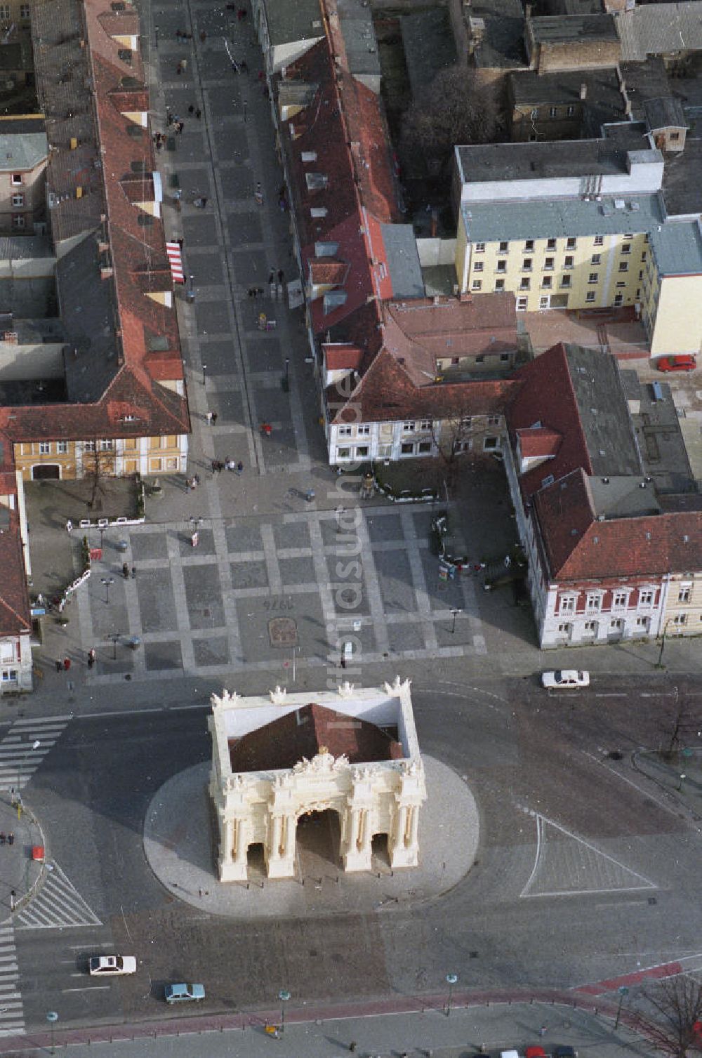 Potsdam aus der Vogelperspektive: Brandenburger Tor am Luisenplatz in Potsdam