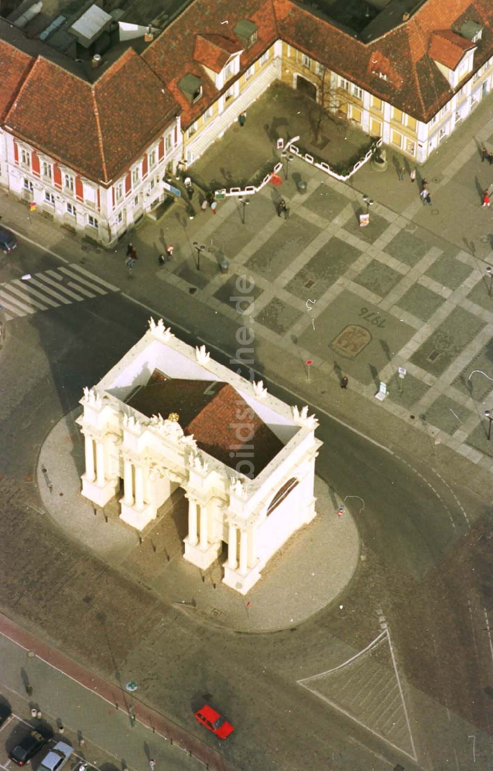 Luftbild Potsdam - Brandenburger Tor am Luisenplatz in Potsdam