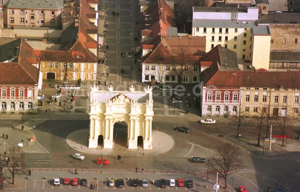 Potsdam aus der Vogelperspektive: Brandenburger Tor am Luisenplatz in Potsdam