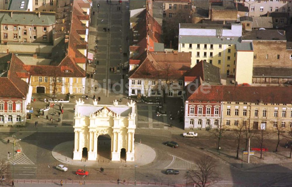 Luftbild Potsdam - Brandenburger Tor am Luisenplatz in Potsdam