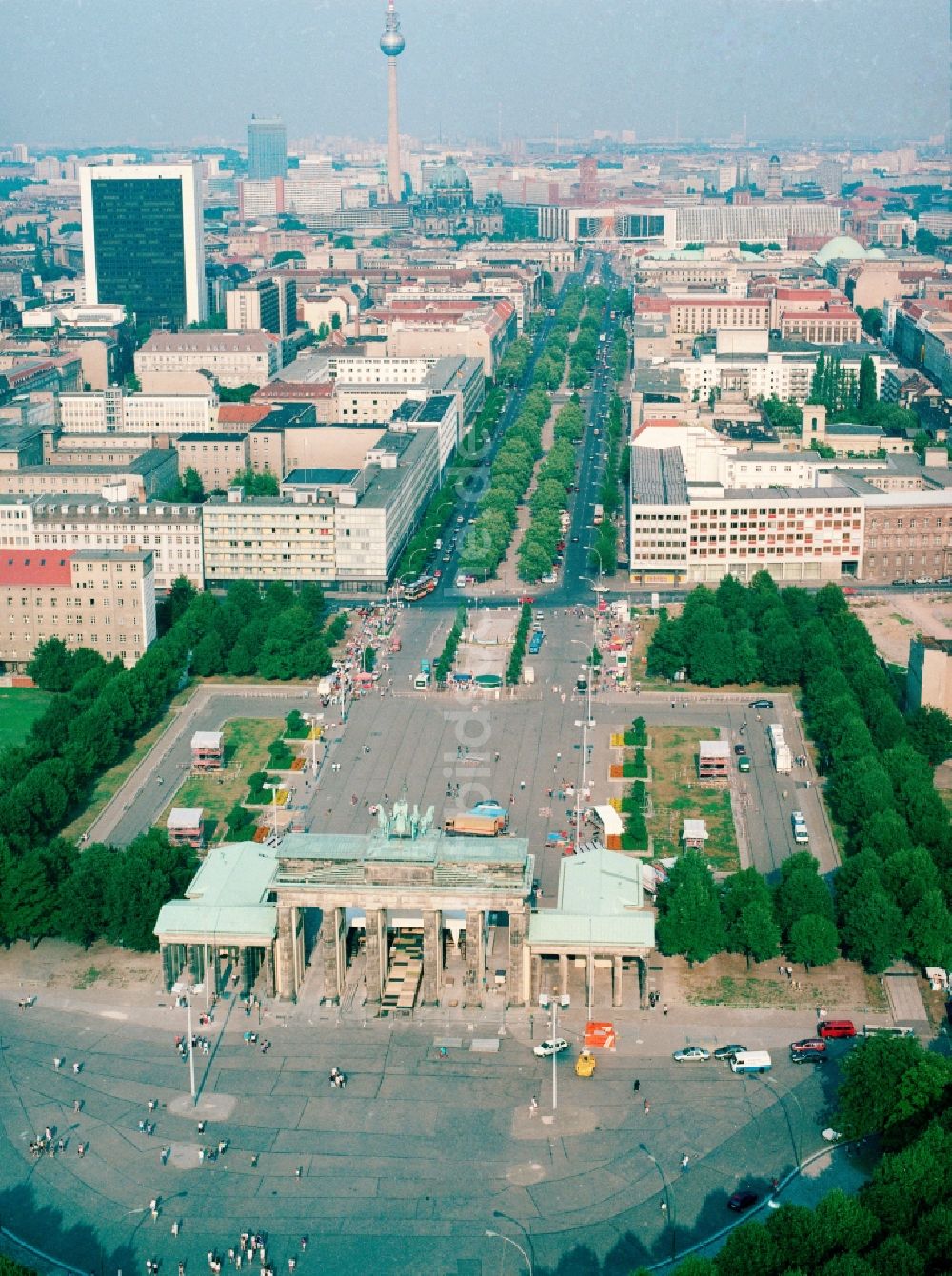 Luftaufnahme Berlin - Brandenburger Tor am Pariser Platz in Berlin