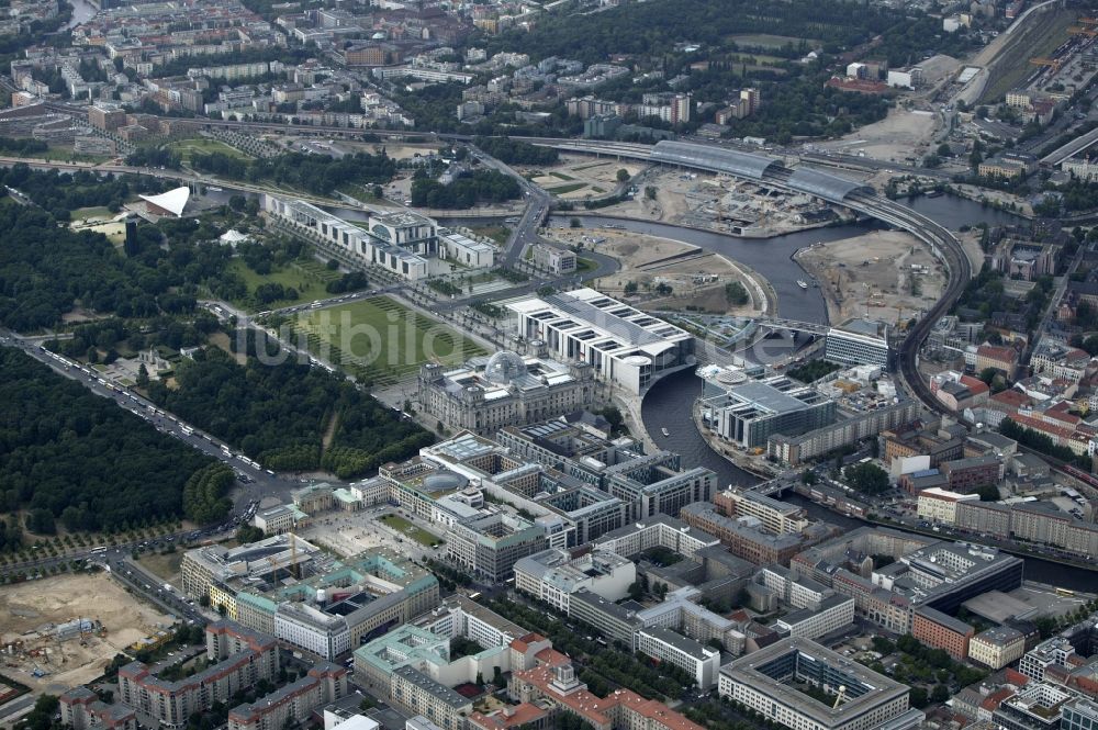 Luftaufnahme Berlin - Brandenburger Tor am Pariser Platz in Berlin