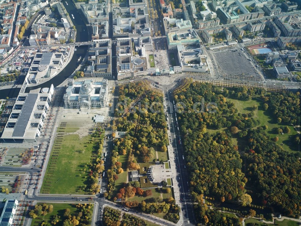 Luftbild Berlin - Brandenburger Tor am Pariser Platz in Berlin