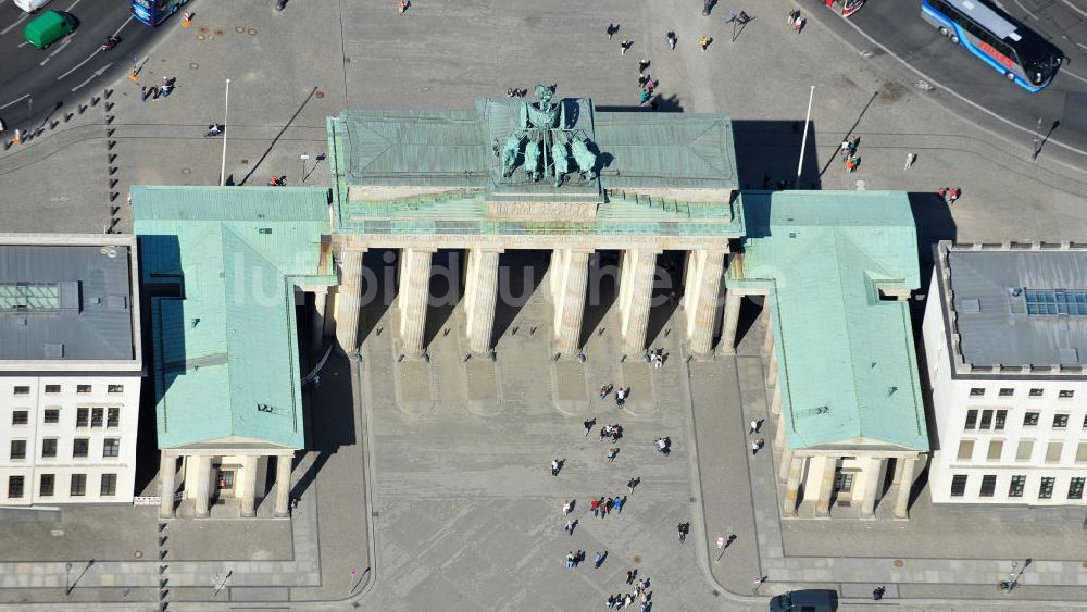 Luftbild Berlin Mitte - Brandenburger Tor am Pariser Platz in Berlin-Mitte