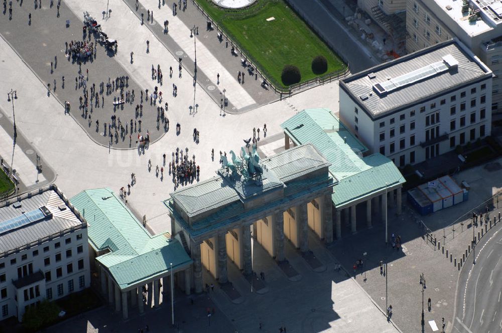 Luftaufnahme Berlin - Brandenburger Tor am Pariser Platz in Berlin-Mitte