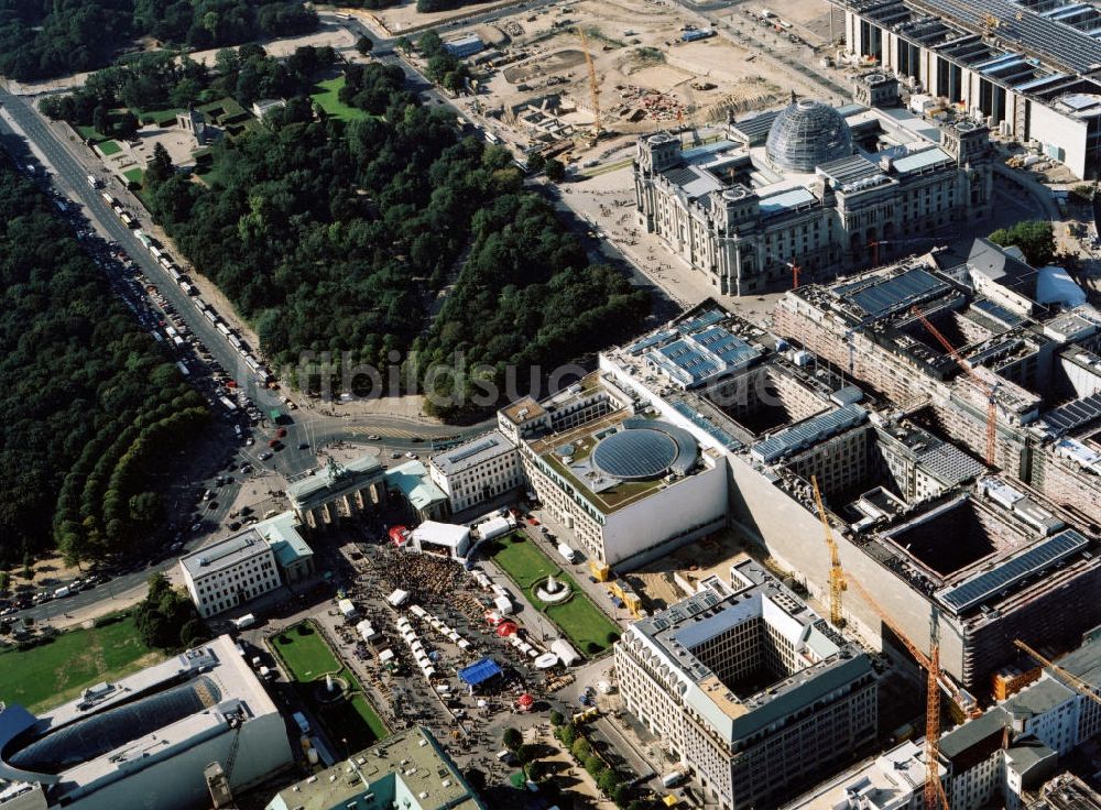 Luftbild Berlin - Brandenburger Tor und Straße des 17.Juni in Berlin-Mitte