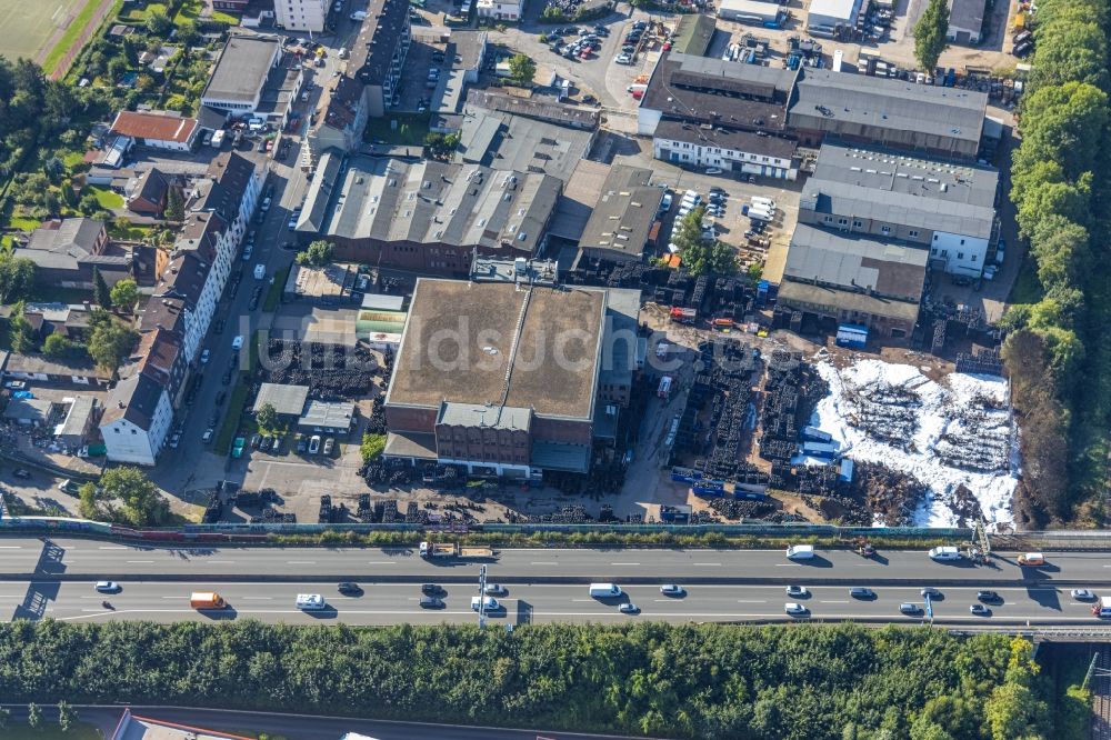 Luftbild Bochum - Brandreste auf den Lagerplatz- und Abstellflächen eines PKW - Reifenlagers in Bochum im Bundesland Nordrhein-Westfalen, Deutschland