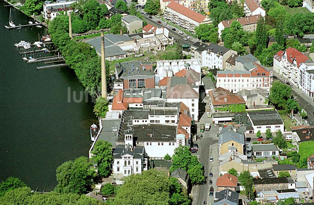 Köpenick - Berlin aus der Vogelperspektive: Brauerei Bürgerbräu Friedrichshagen am Müggelsee. Ort: Köpenick - Berlin Datum: 16.05.03