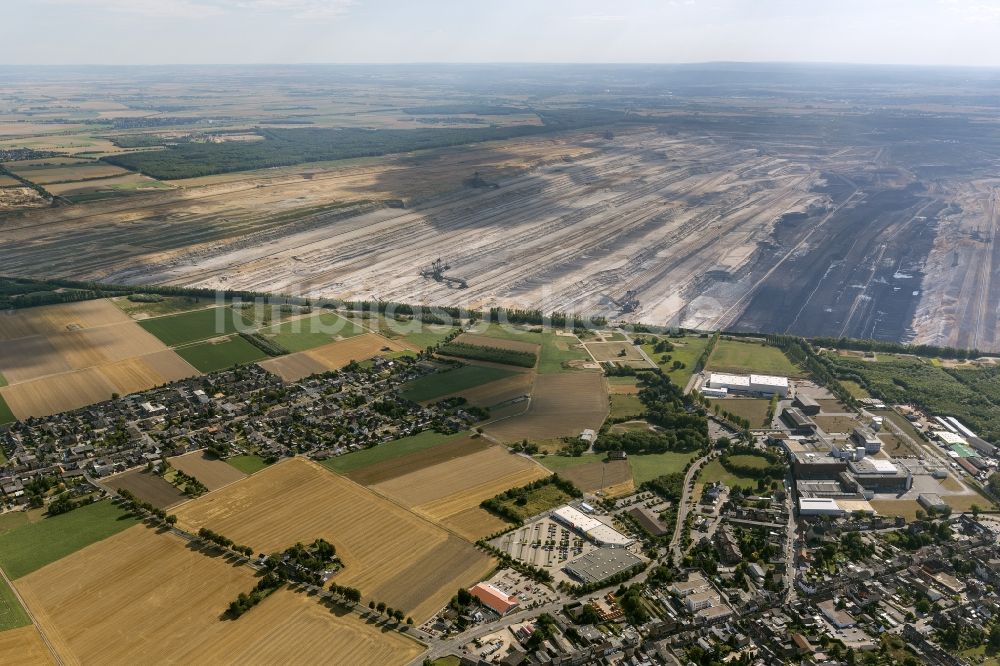 Elsdorf von oben - Braunkohle- Tagebau Hambach bei Elsdorf in Nordrhein-Westfalen