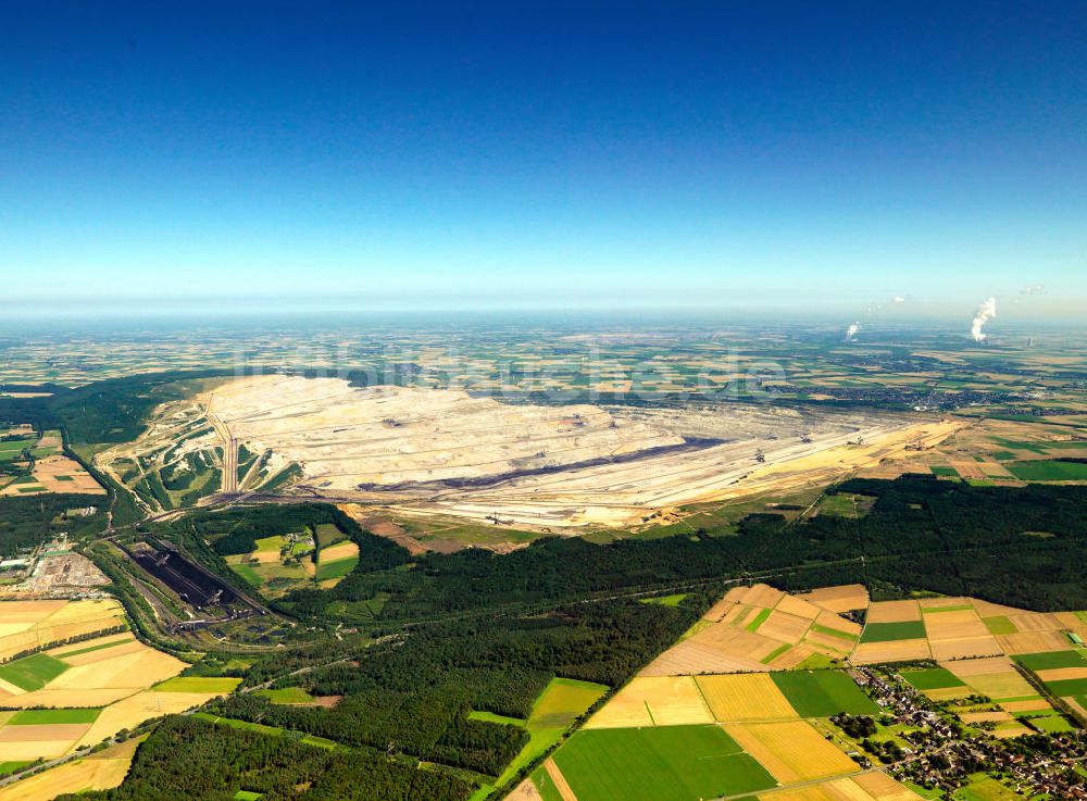 Niederzier aus der Vogelperspektive: Braunkohle- Tagebau Hambach in Nordrhein-Westfalen