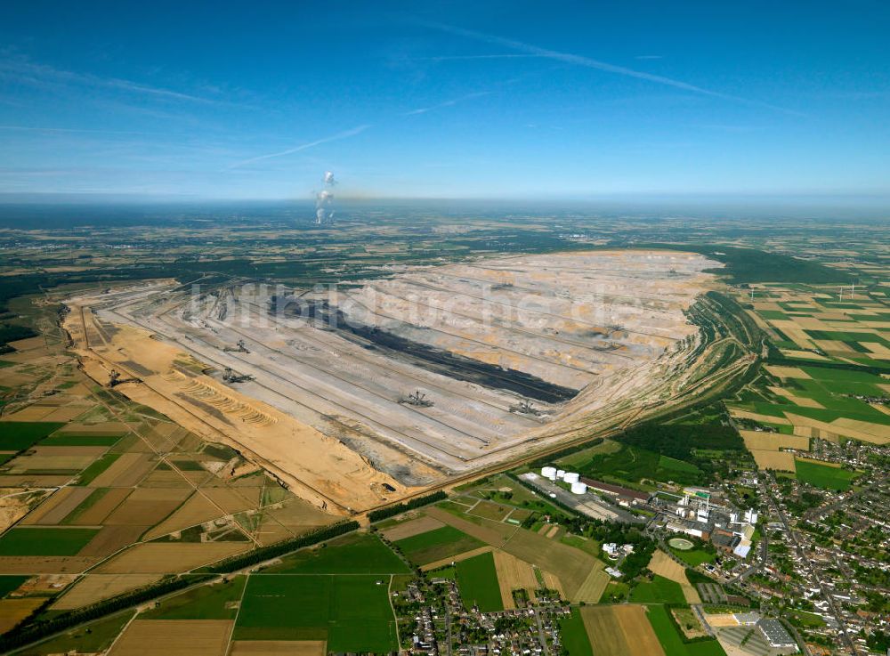 Luftaufnahme Niederzier - Braunkohle- Tagebau Hambach in Nordrhein-Westfalen