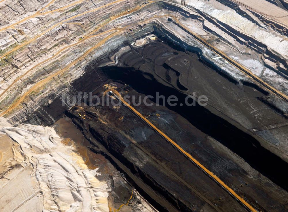 Niederzier aus der Vogelperspektive: Braunkohle- Tagebau Hambach in Nordrhein-Westfalen