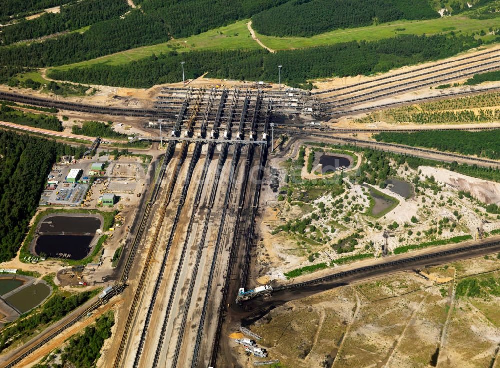 Niederzier aus der Vogelperspektive: Braunkohle- Tagebau Hambach in Nordrhein-Westfalen