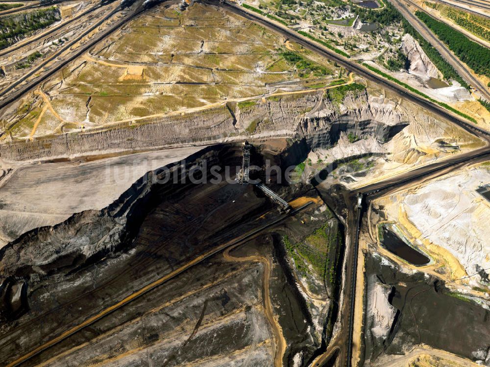 Niederzier aus der Vogelperspektive: Braunkohle- Tagebau Hambach in Nordrhein-Westfalen