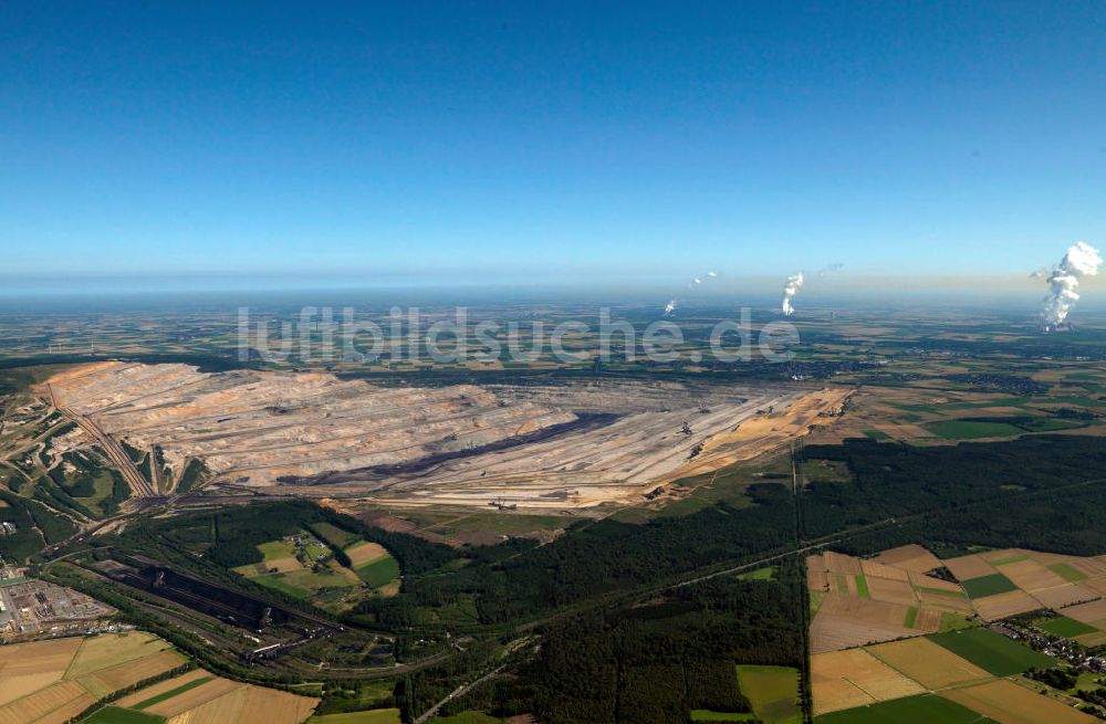 Niederzier aus der Vogelperspektive: Braunkohle- Tagebau Hambach in Nordrhein-Westfalen