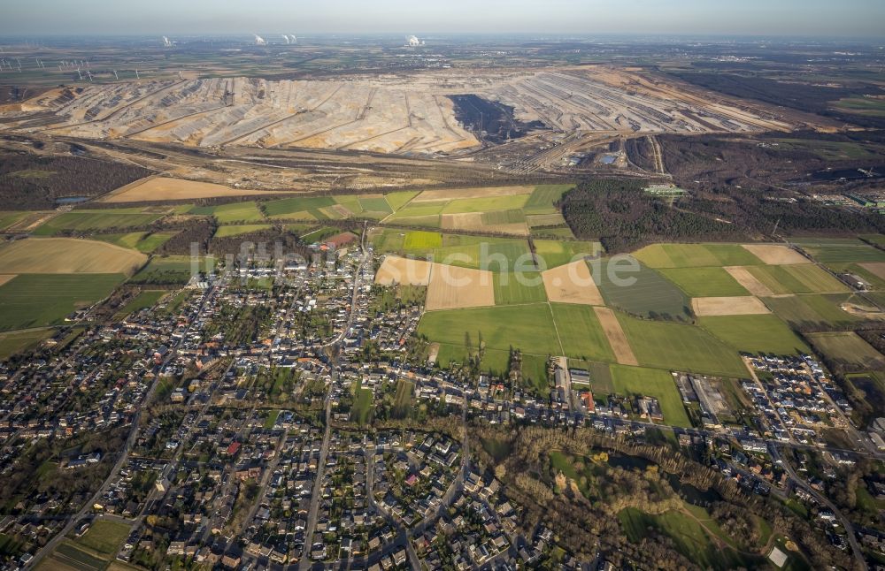 Niederzier von oben - Braunkohle- Tagebau Niederzier - Hambach in Nordrhein-Westfalen