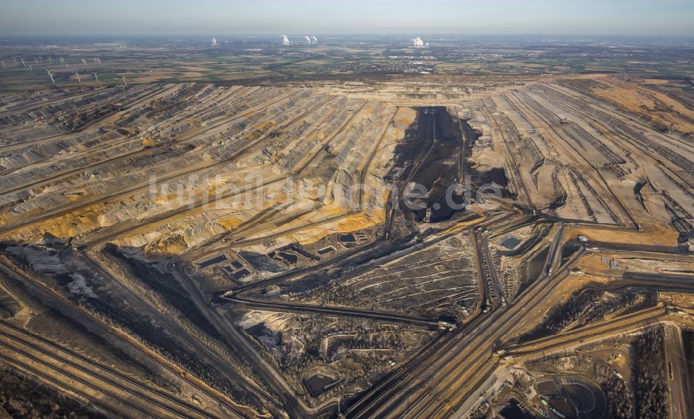 Niederzier von oben - Braunkohle- Tagebau Niederzier - Hambach in Nordrhein-Westfalen