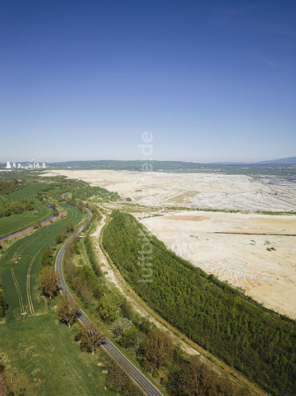 Luftaufnahme Bogatynia - Reichenau - Braunkohle - Tagebau Turow - Biedrzychowice Gorne in Bogatynia - Reichenau in Woiwodschaft Niederschlesien, Polen