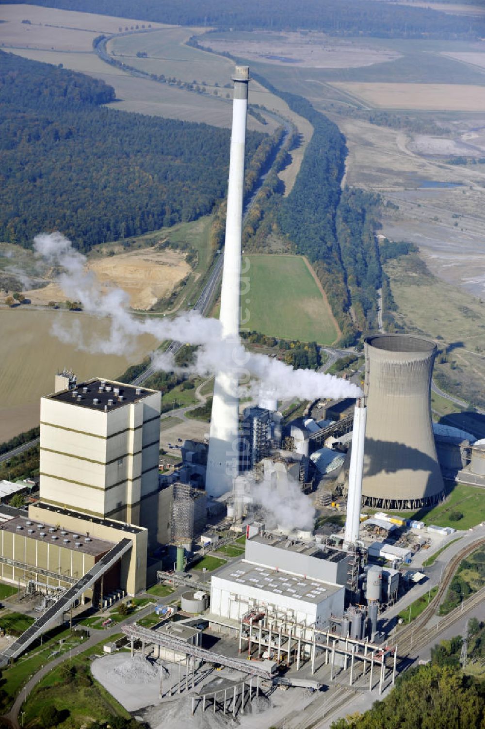 Büddenstedt von oben - Braunkohlekraftwerk Buschhaus bei Büddenstedt