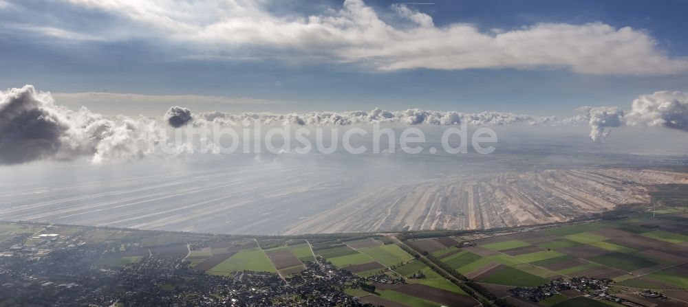 Luftaufnahme Hambach - Braunkohletagebau Hambach der RWE Power AG im Bundesland Nordrhein-Westfalen