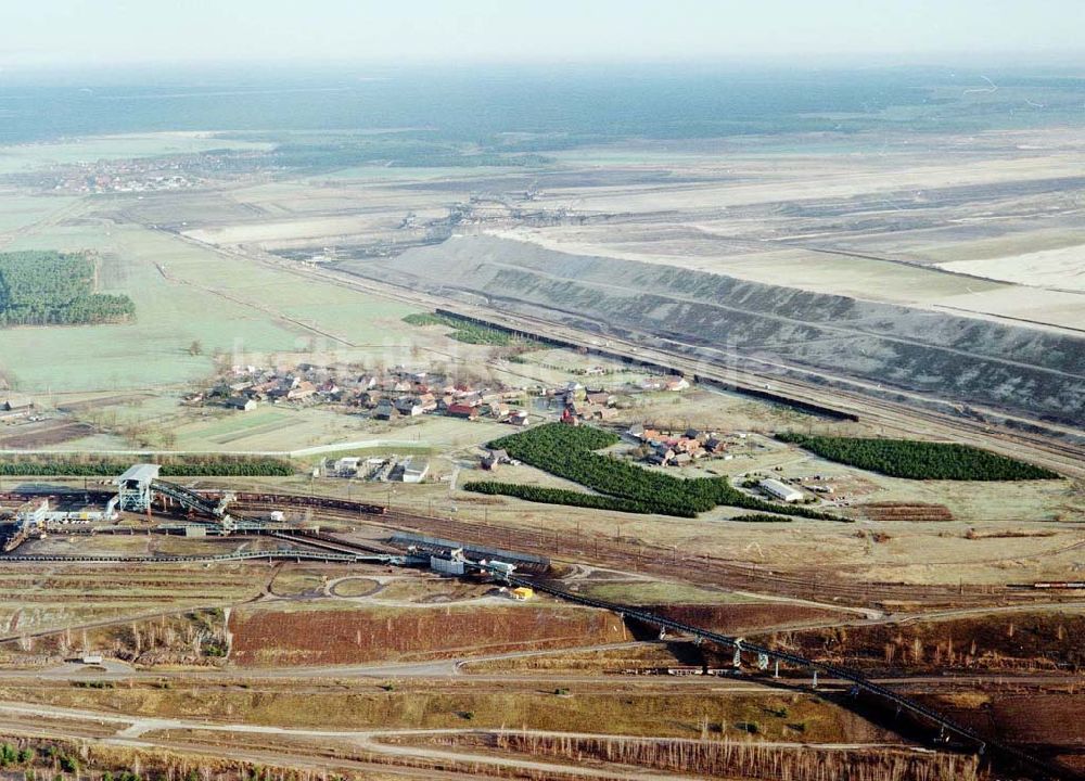 Horno aus der Vogelperspektive: Braunkohletagebau um Horno bei Cottbus in Brandenburg.