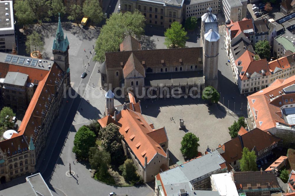 Luftbild Braunschweig - Braunschweiger Dom und Burg Dankwarderode am Burg- und Domplatz in Braunschweig Niedersachsen