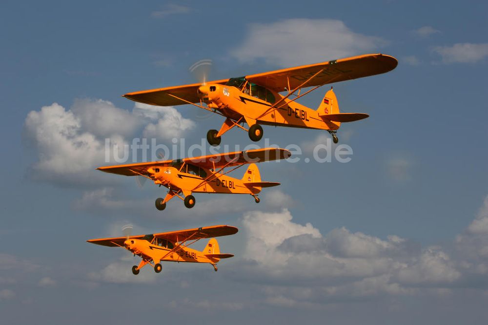 Luftbild Grebenstetten - Bravo-Lima-Formation über dem Flugplatz Grebenstetten in Baden-Württemberg