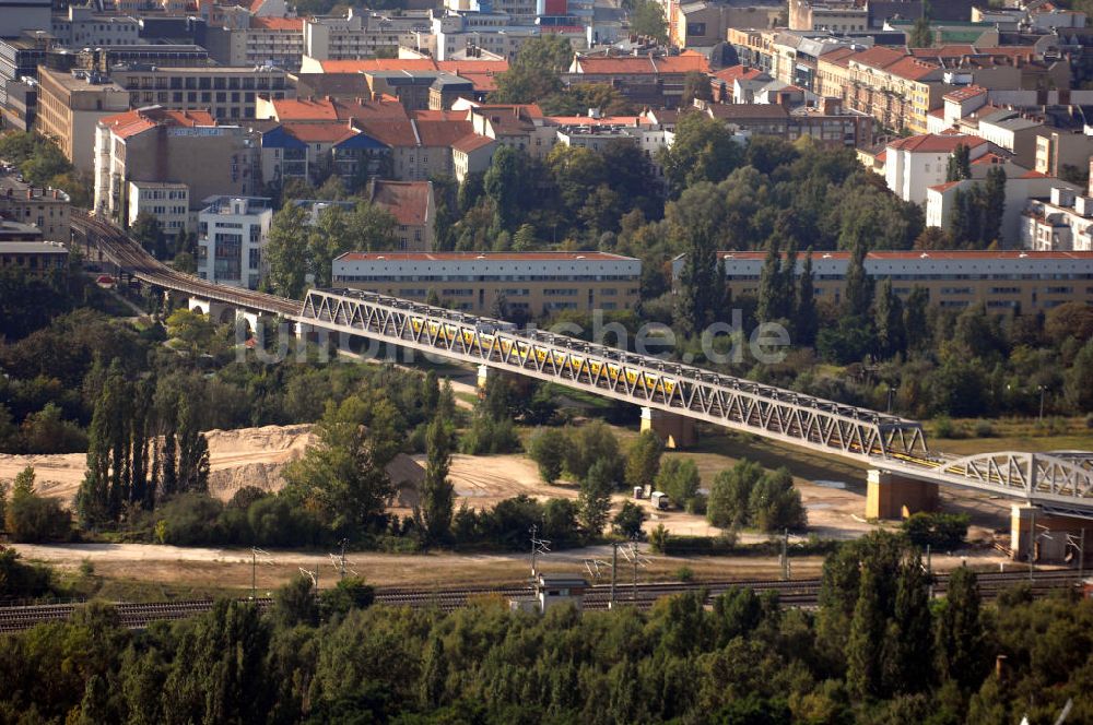 Berlin von oben - Brücke mit U- Bahn