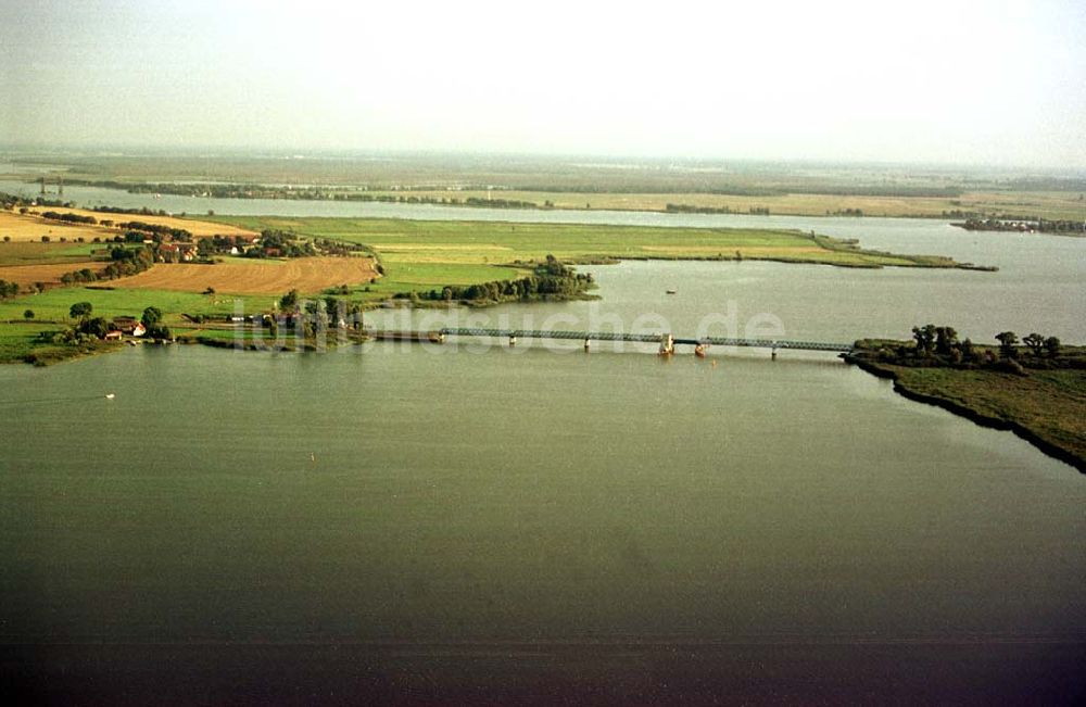 Luftaufnahme Zecherin auf Usedom in MV - Brücke bei Zecherin an der südlichen Seite der Insel Usedom in Mecklenburg - Vorpommern - 31.08.2002