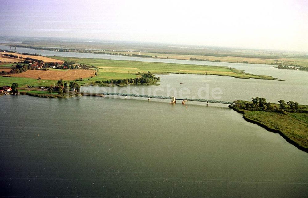 Zecherin auf Usedom in MV von oben - Brücke bei Zecherin an der südlichen Seite der Insel Usedom in Mecklenburg - Vorpommern - 31.08.2002