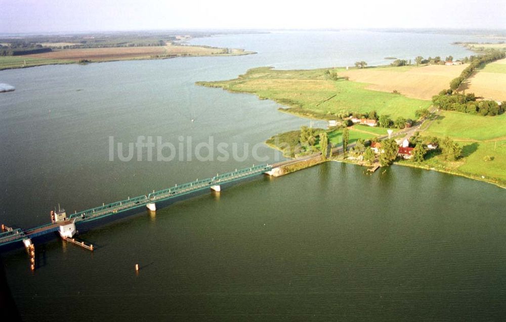 Luftbild Zecherin auf Usedom in MV - Brücke bei Zecherin an der südlichen Seite der Insel Usedom in Mecklenburg - Vorpommern - 31.08.2002