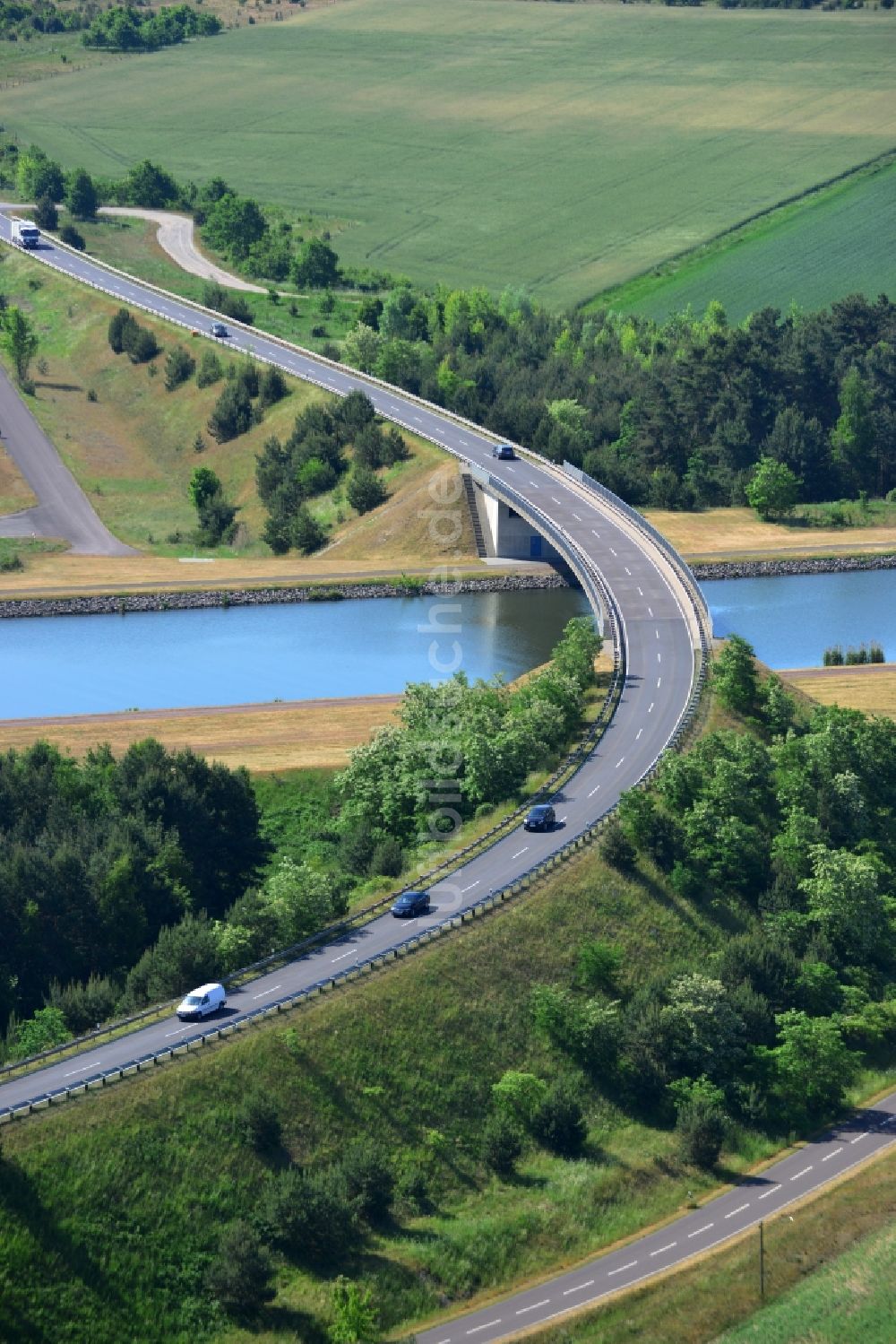 Luftbild Hohenwarthe - Brücke über dem Elbe-Havel-Kanal und Landesstraße L52 in Hohenwarthe im Bundesland Sachsen-Anhalt