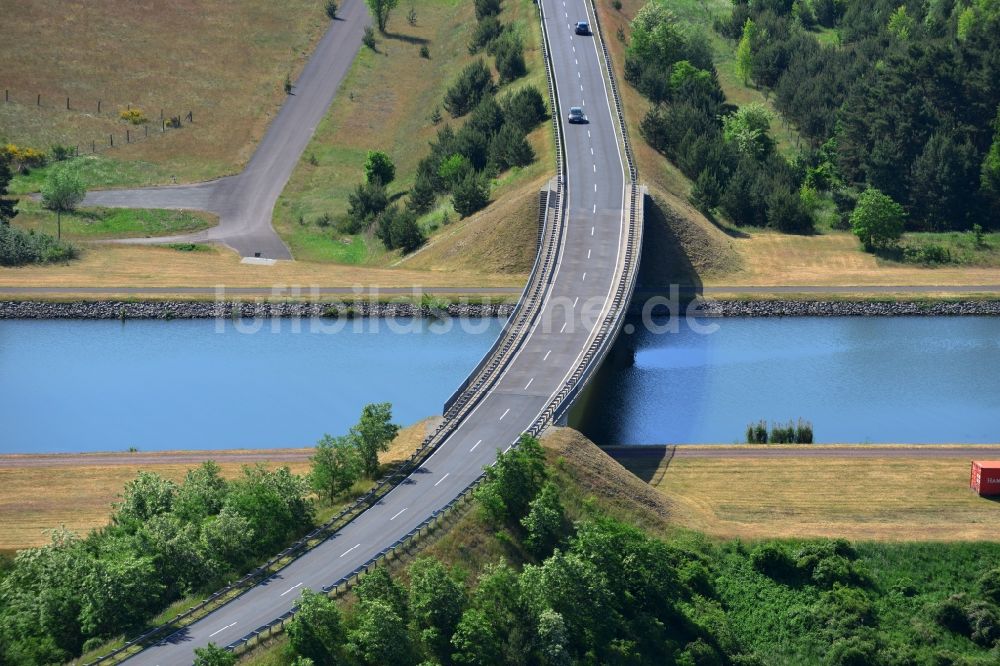 Hohenwarthe von oben - Brücke über dem Elbe-Havel-Kanal und Landesstraße L52 in Hohenwarthe im Bundesland Sachsen-Anhalt