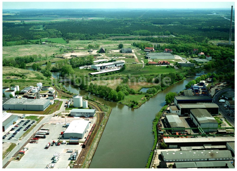 Genthin / Sachsen-Anhalt von oben - Brücke über den Elbe-Havel-Kanal am Waschmittelwerk in Genthin - Ausgleichs- und Ersatzmaßnahmen am Wasserstraßenkreuz Magdeburg / Elbe-Havel-Kanal