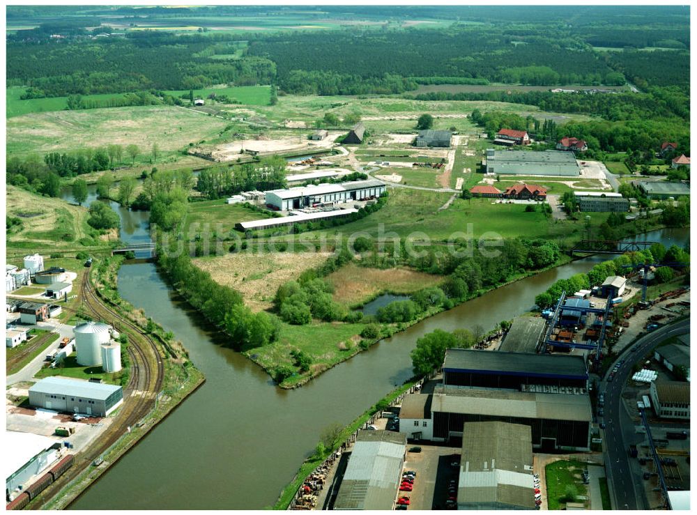 Luftbild Genthin / Sachsen-Anhalt - Brücke über den Elbe-Havel-Kanal am Waschmittelwerk in Genthin - Ausgleichs- und Ersatzmaßnahmen am Wasserstraßenkreuz Magdeburg / Elbe-Havel-Kanal