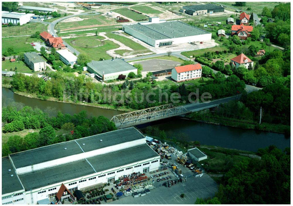 Luftbild Genthin / Sachsen-Anhalt - Brücke über den Elbe-Havel-Kanal am Waschmittelwerk in Genthin - Ausgleichs- und Ersatzmaßnahmen am Wasserstraßenkreuz Magdeburg / Elbe-Havel-Kanal