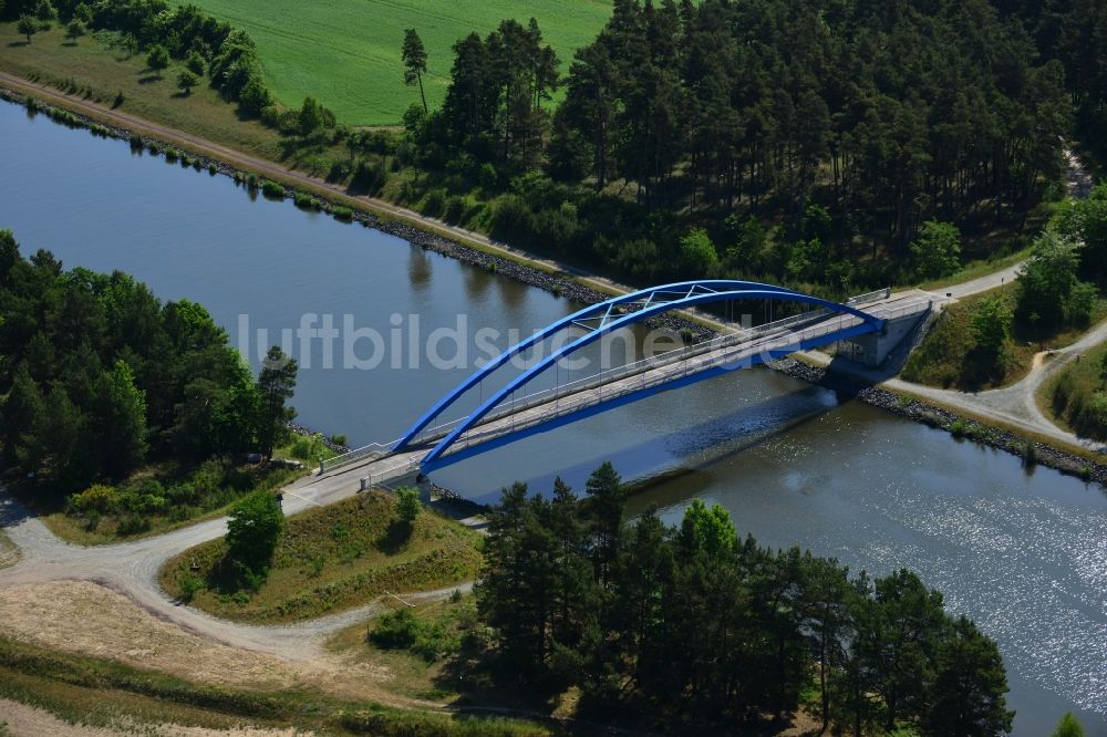 Luftaufnahme Burg (bei Magdeburg) - Brücke über dem Elbe-Havel-Kanal im Westen von Burg (bei Magdeburg) im Bundesland Sachsen-Anhalt