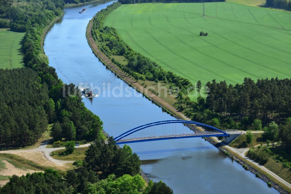 Burg (bei Magdeburg) aus der Vogelperspektive: Brücke über dem Elbe-Havel-Kanal im Westen von Burg (bei Magdeburg) im Bundesland Sachsen-Anhalt