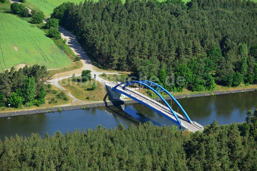 Burg (bei Magdeburg) von oben - Brücke über dem Elbe-Havel-Kanal im Westen von Burg (bei Magdeburg) im Bundesland Sachsen-Anhalt