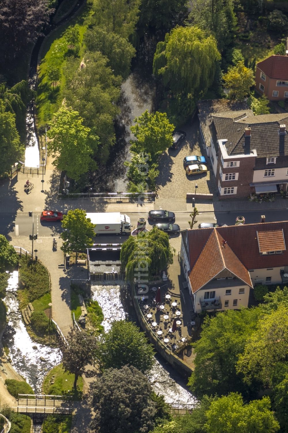 Rietberg aus der Vogelperspektive: Brücke über die Ems in Rietberg im Bundesland Nordrhein-Westfalen