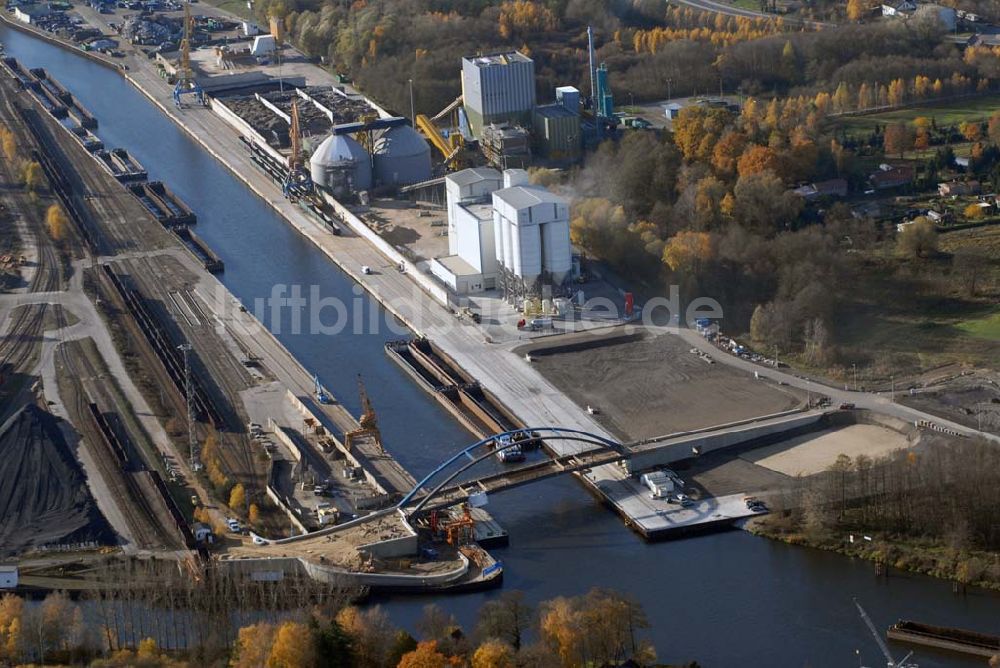 Luftbild Königs Wusterhausen - Brücke über den Nottekanal am Binnenhafen Königs Wusterhausen