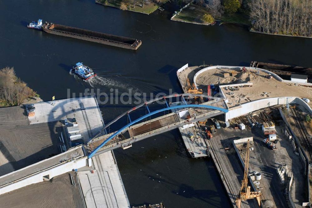 Königs Wusterhausen aus der Vogelperspektive: Brücke über den Nottekanal am Binnenhafen Königs Wusterhausen