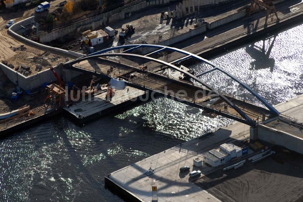 Königs Wusterhausen aus der Vogelperspektive: Brücke über den Nottekanal am Binnenhafen Königs Wusterhausen