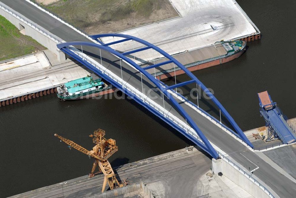 Königs Wusterhausen aus der Vogelperspektive: Brücke über den Nottekanal am Binnenhafen Königs Wusterhausen