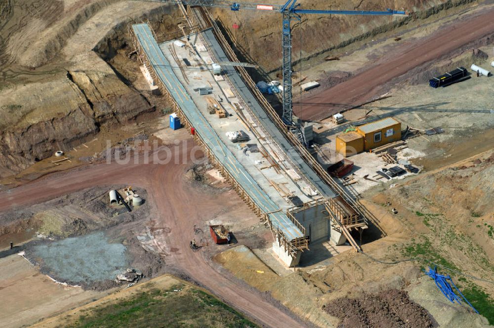 Luftaufnahme Hastrungsfeld - Brücke über die A4 zwischen Hastrungsfeld und Burl