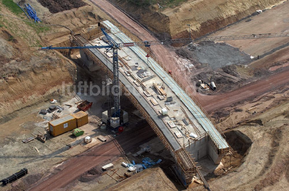 Hastrungsfeld aus der Vogelperspektive: Brücke über die A4 zwischen Hastrungsfeld und Burla