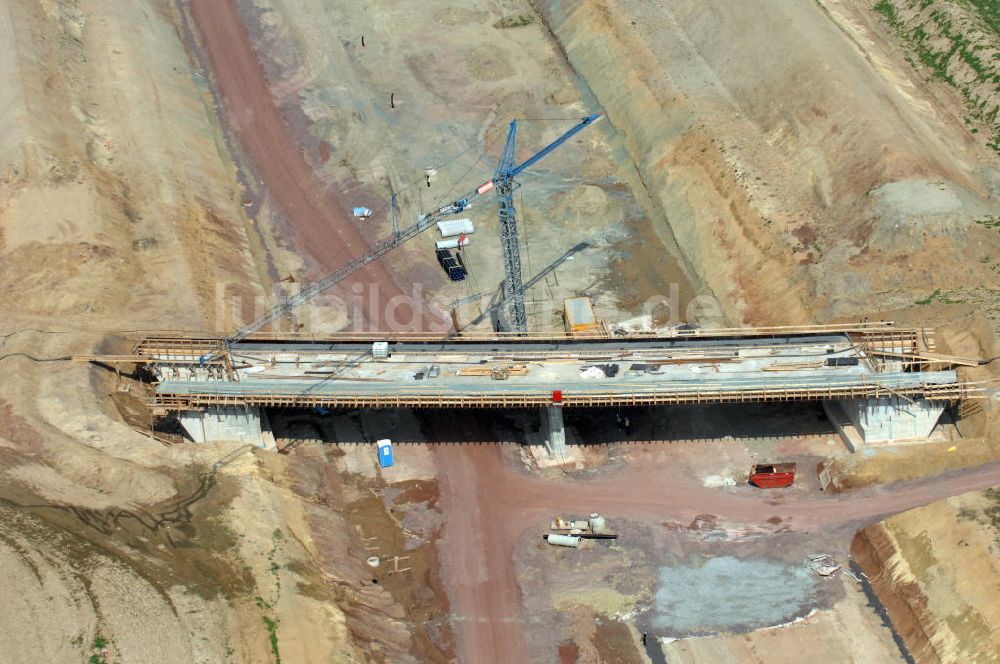 Hastrungsfeld aus der Vogelperspektive: Brücke über die A4 zwischen Hastrungsfeld und Burla