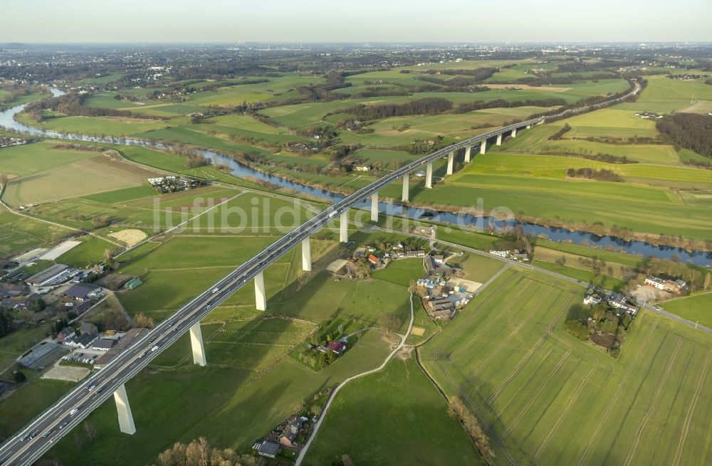 Luftbild Mülheim an der Ruhr - Brücke an der Bundesautobahn in Mülheim an der Ruhr im Bundesland Nordrhein-Westfalen